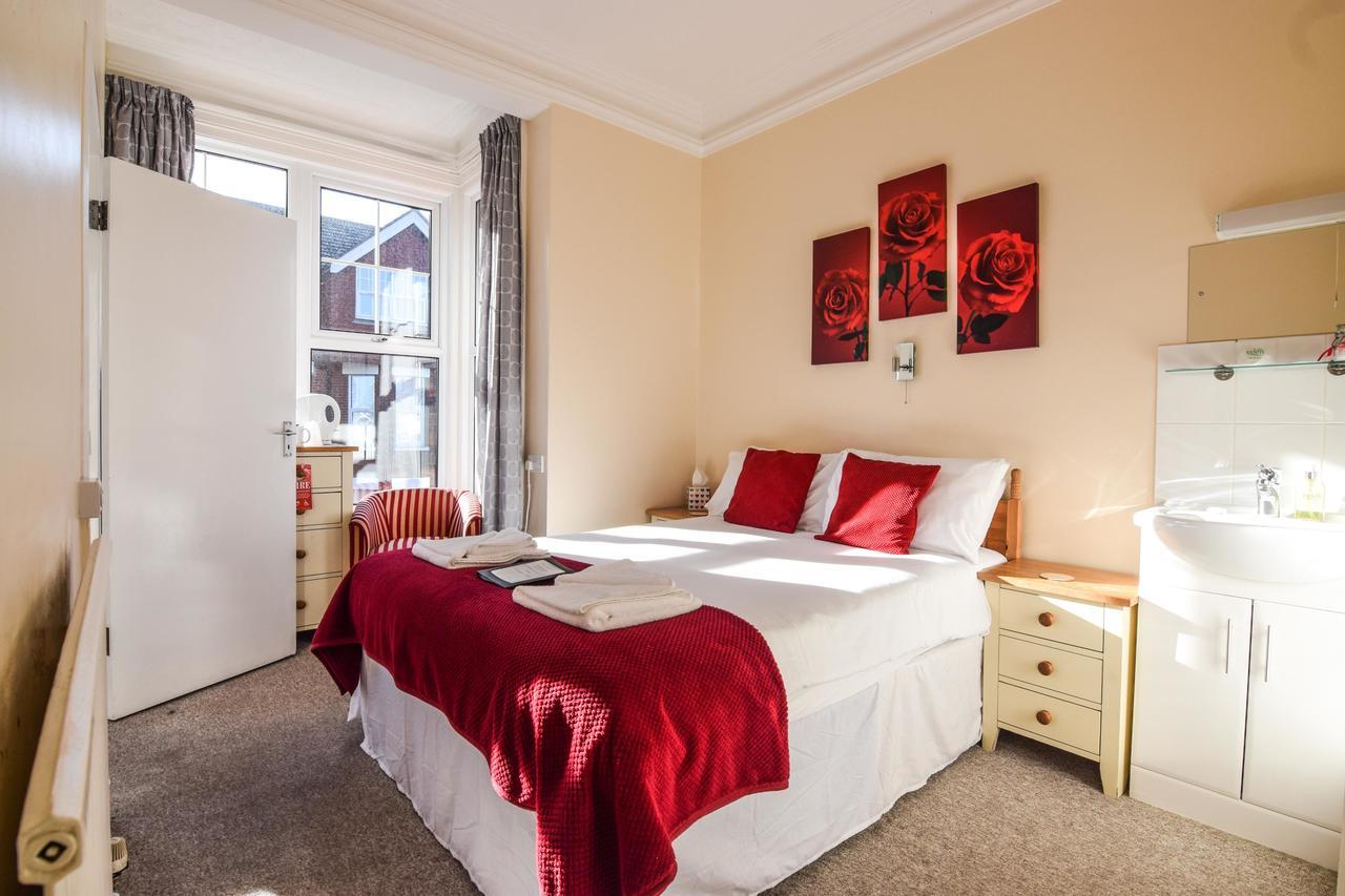Eastbourne Reymar Bed & Breakfast ภายนอก รูปภาพ