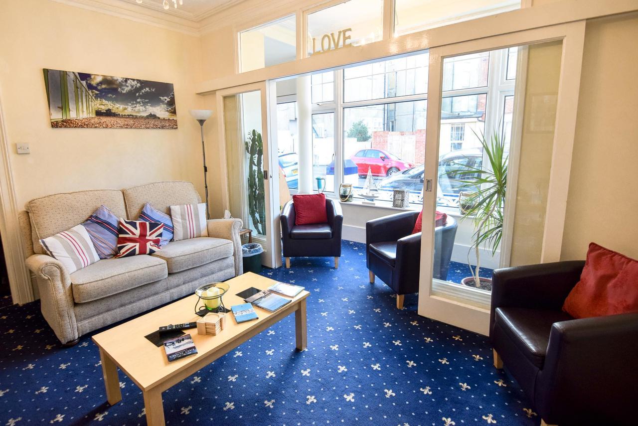 Eastbourne Reymar Bed & Breakfast ภายนอก รูปภาพ