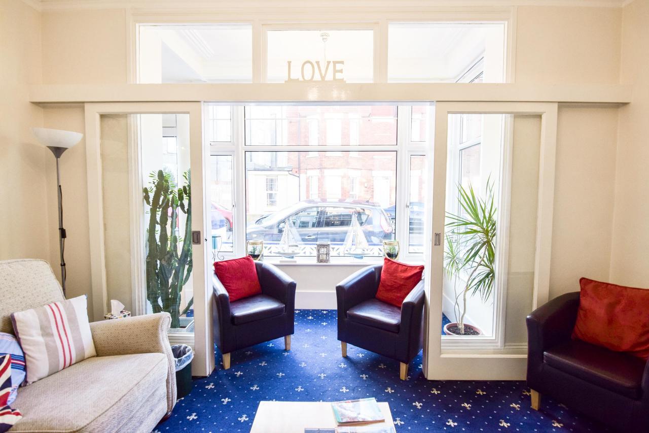 Eastbourne Reymar Bed & Breakfast ภายนอก รูปภาพ