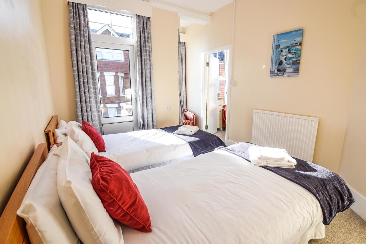 Eastbourne Reymar Bed & Breakfast ภายนอก รูปภาพ